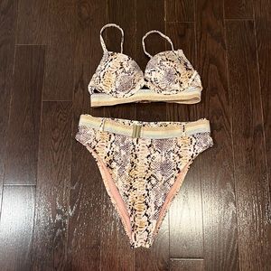 Leopard print bikini. With matching belt.